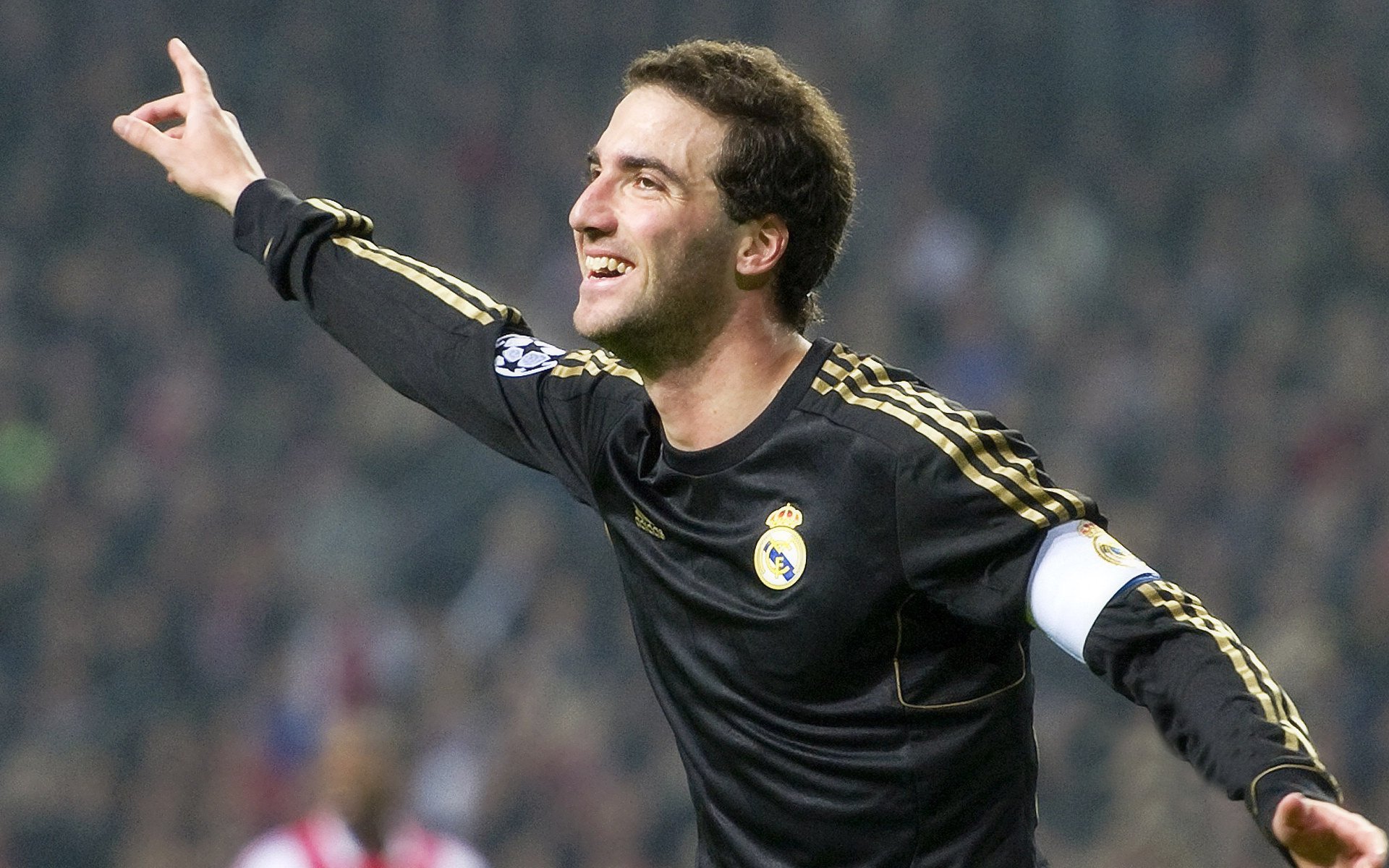 亚历克斯·格林伍德的防守表现不断升级,成为袋鼠队关键球员,格林伍德受伤