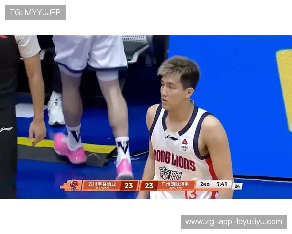 CBA北京郭艾伦突破分球助攻上篮命中